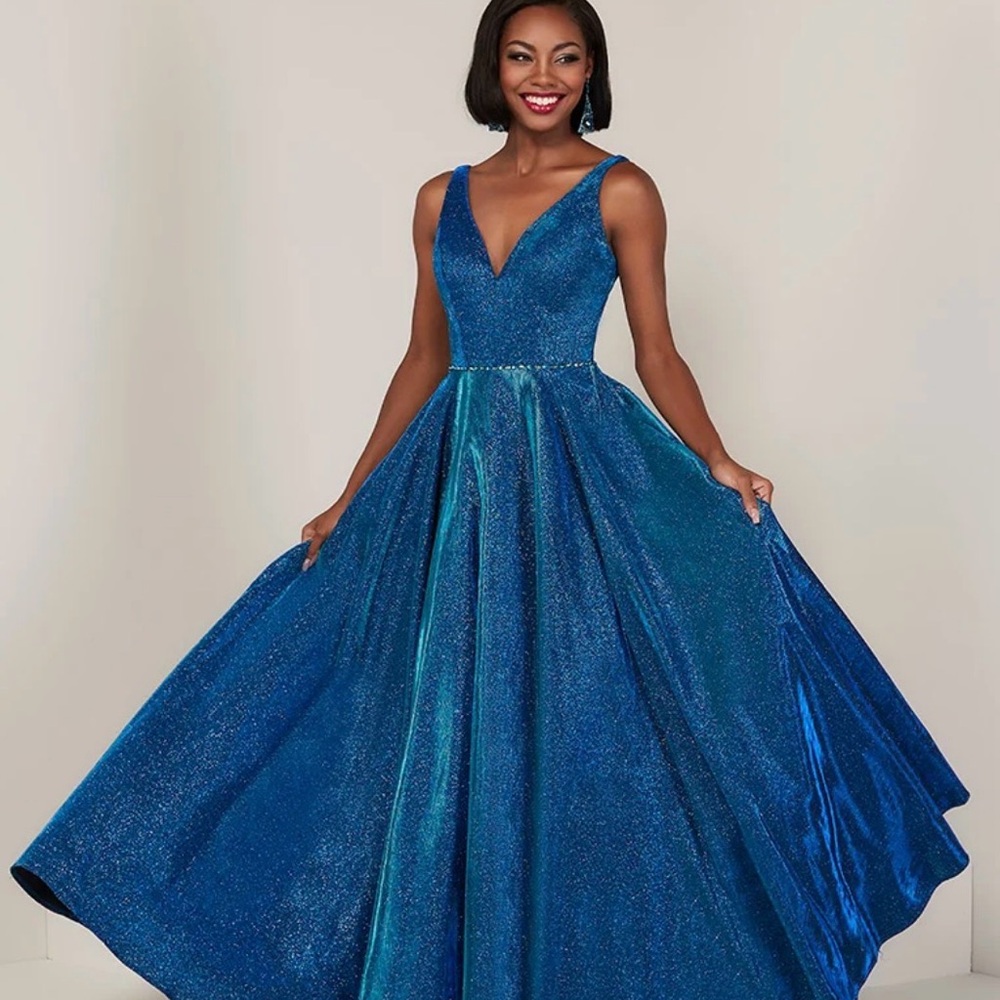 Elegant Blue Evening Gown